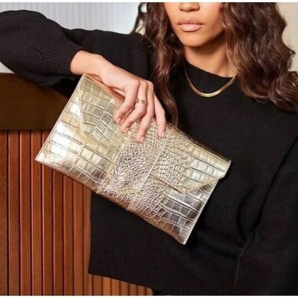 JJ Winters Embossed Vegan Leather "Nikki" Clutch Bag Platinum Metallic Crocodile - Picture 1 of 4